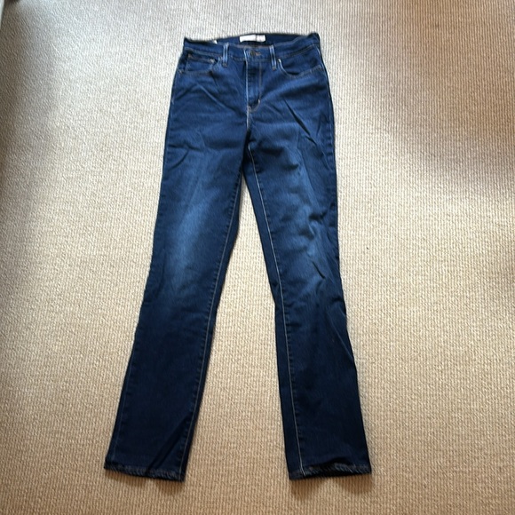 Levi’s 724 dark wash HIGH RISE STRAIGHT WOMEN'S JEANS, size 29 - Picture 3 of 9
